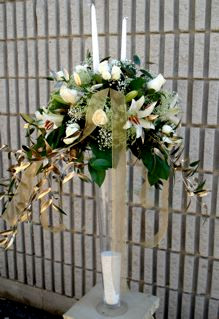 White Glory Table Centerpiece With Candles