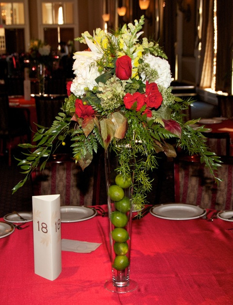  Wedding Table Centerpiece With Mixed Fall Flowers
