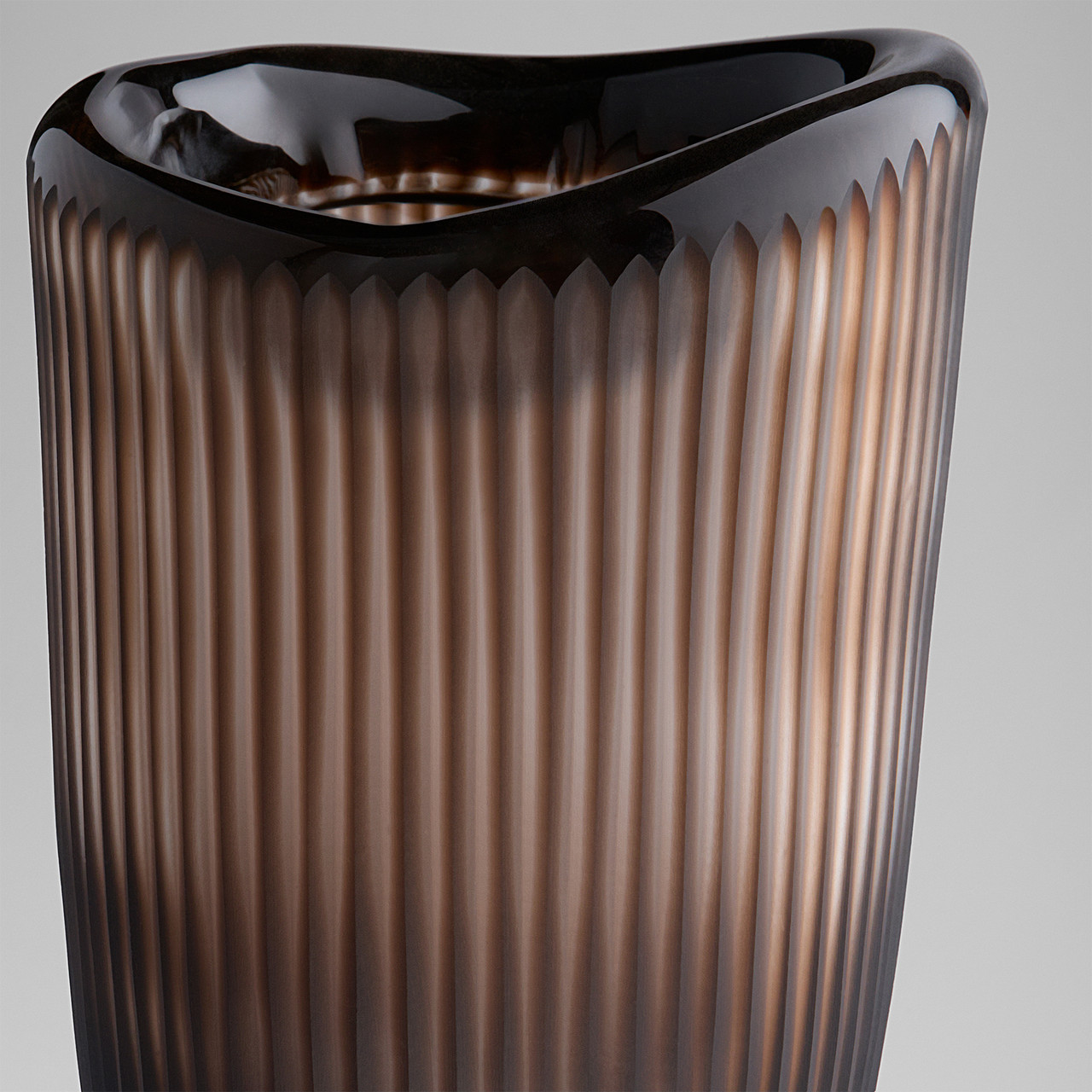 Large Cacao Vase in Brown - Thumbnail 4