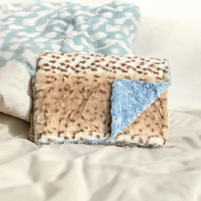 Tourance - Snow Leopard with Rosebud Blue