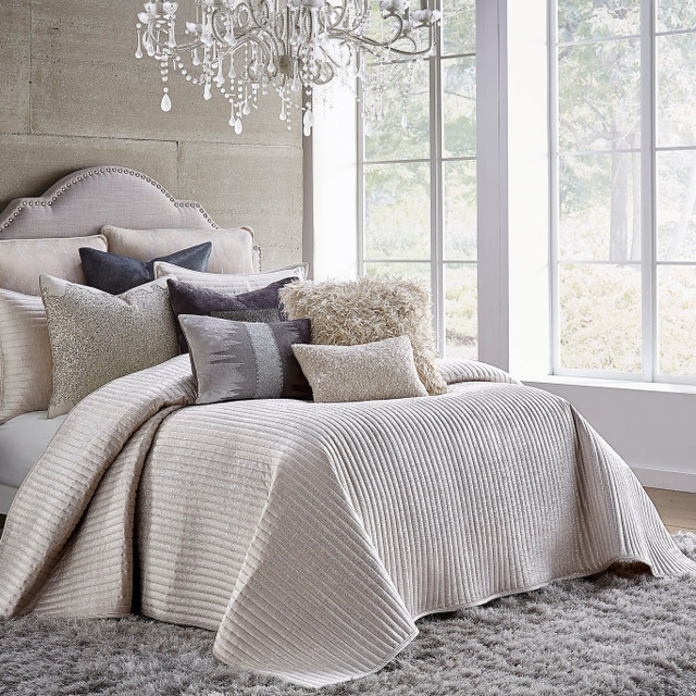 Cloud9 Design Maya Beige and Silver Quilt Set