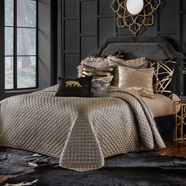 Cloud9 Design Aura Gold Quilt Set