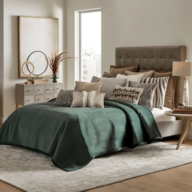 Cloud9 Design Amara Green Velvet Quilt Set