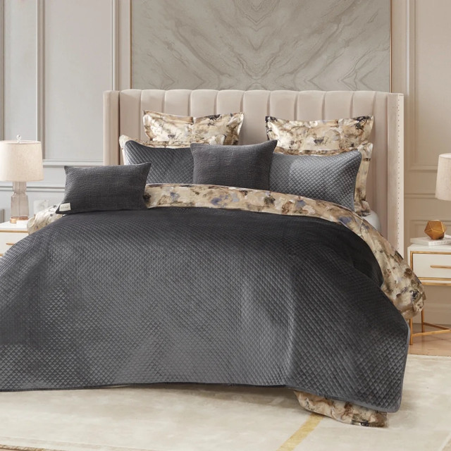 Cloud9 Design Rhodes Charcoal Quilt Set