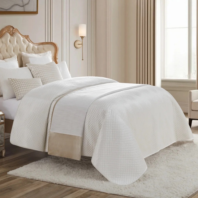 Cloud9 Design Rhodes Ivory Quilt Set
