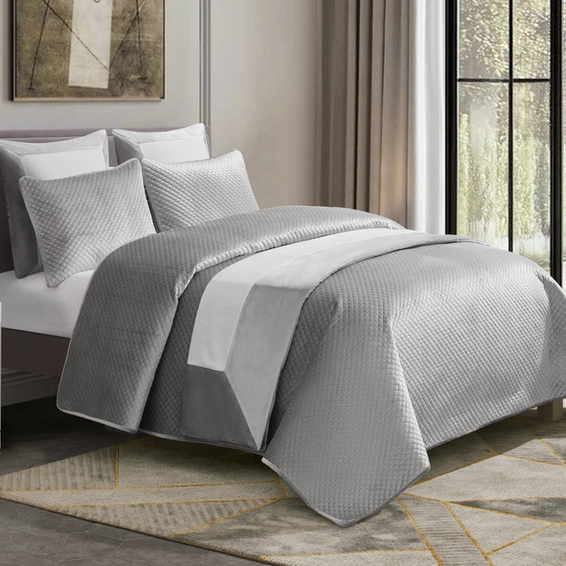 Cloud9 Design Rhodes Grey Quilt Set