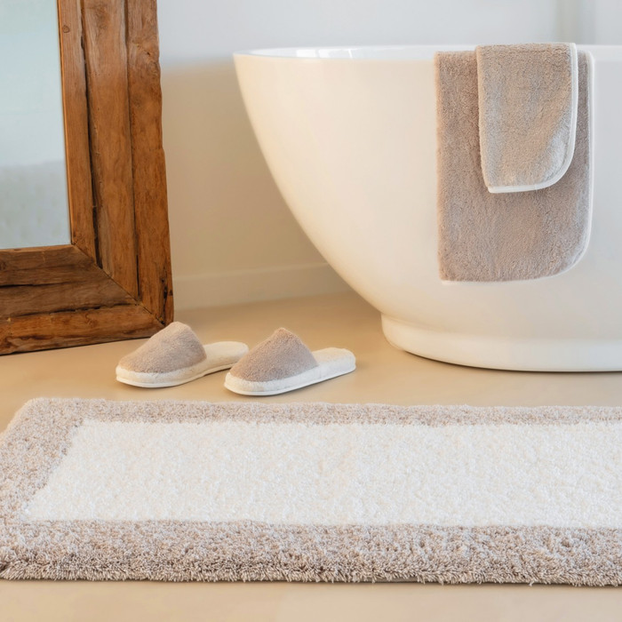 Fog/Snow Bicolore Bath Rug by Graccioza
