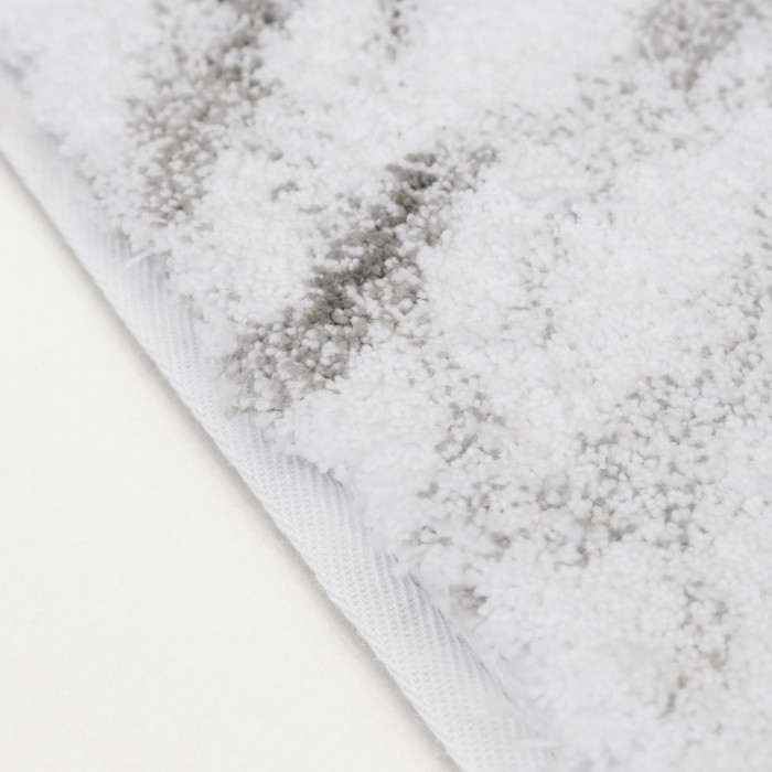 Calcatta Bath Rug by Graccioza