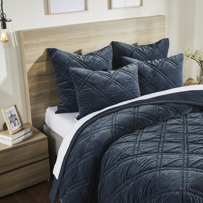 Ellora Casa by India's Heritage Georgia Velvet Quilt