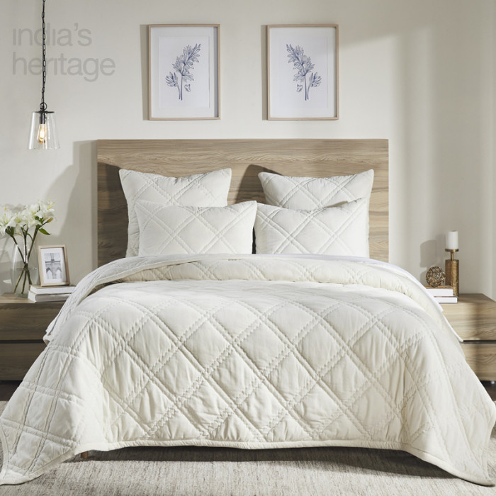 Ellora Casa by India's Heritage Georgia Velvet Quilt in Ivory
