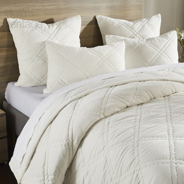 Ellora Casa by India's Heritage Georgia Velvet Quilt