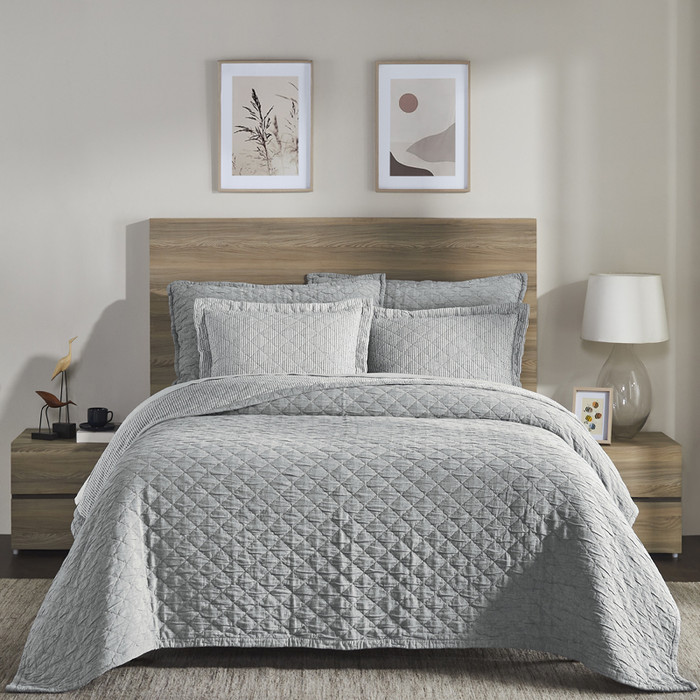 Ellora Casa by India's Heritage Colmar Cotton Quilt in Grey