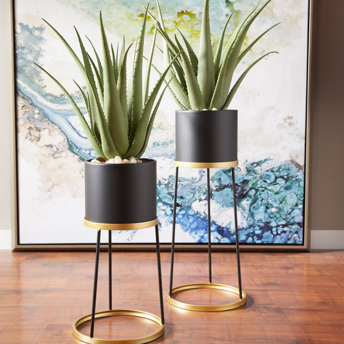 Small Liza Planter in Gold And Black by Cyan Design