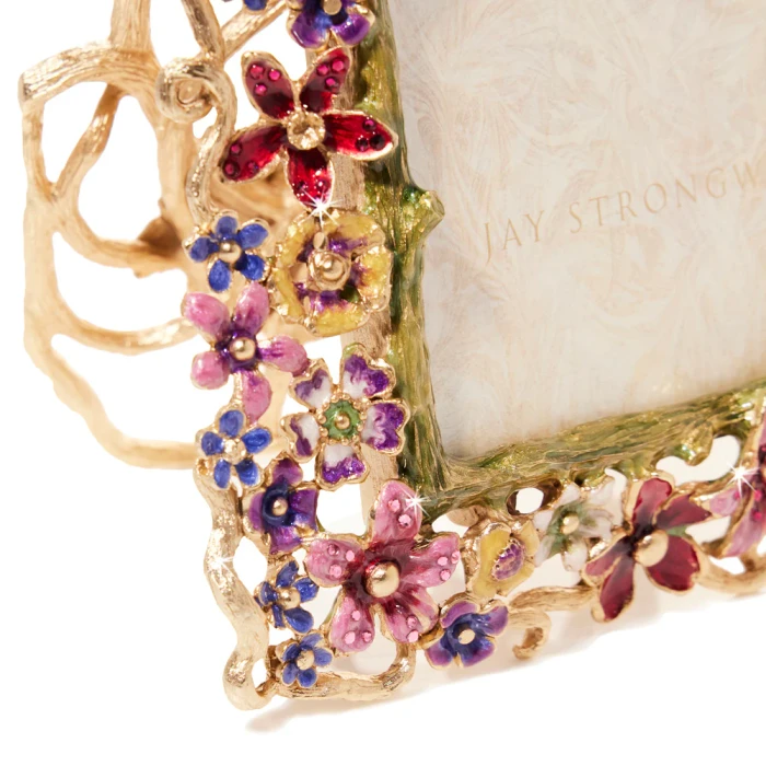Jay Strongwater Leartes 4" x 6" Crystal Picture Frame in Bouquet