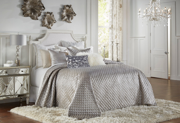 Cloud9 Design Aura Silver Quilt Set