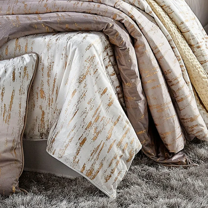 Cloud9 Design Raina Ivory and Gold Duvet Cover