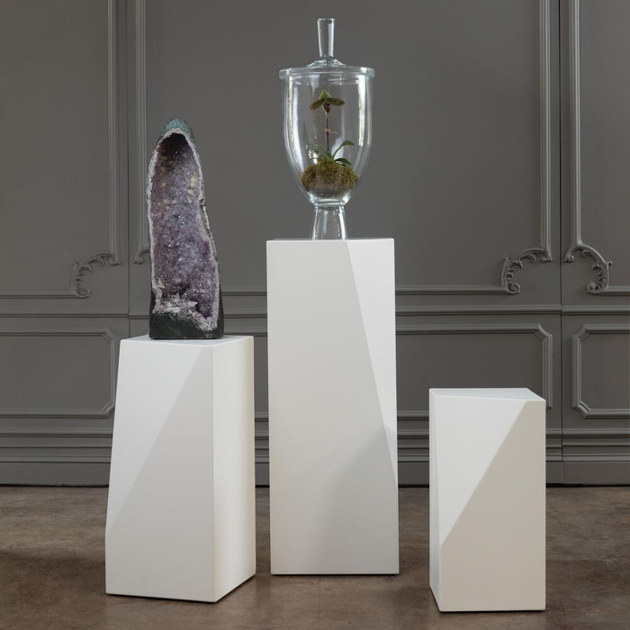 Global Views Brianna Facet Pedestal - White Waxed