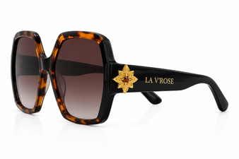The Flori Star Gazer oversized sunglasses in Havana tortoiseshell creates a subtle interplay of depth, sparkle, and vintage-inspired glamour.
