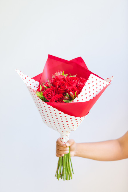 One dozen red roses - FREE DELIVERY 