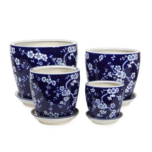 White & Blue Blossoms Pot D26