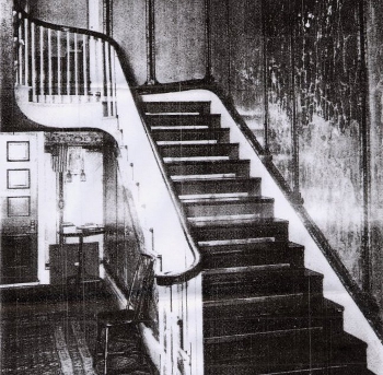 customer-stairs-similar-to-alexander-hamilton-house.jpg