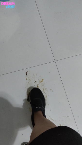 Tai Finds Roaches