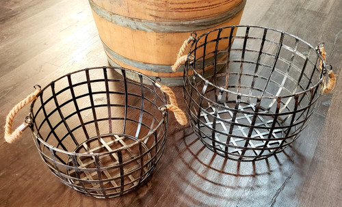 Metal/Rope Basket 