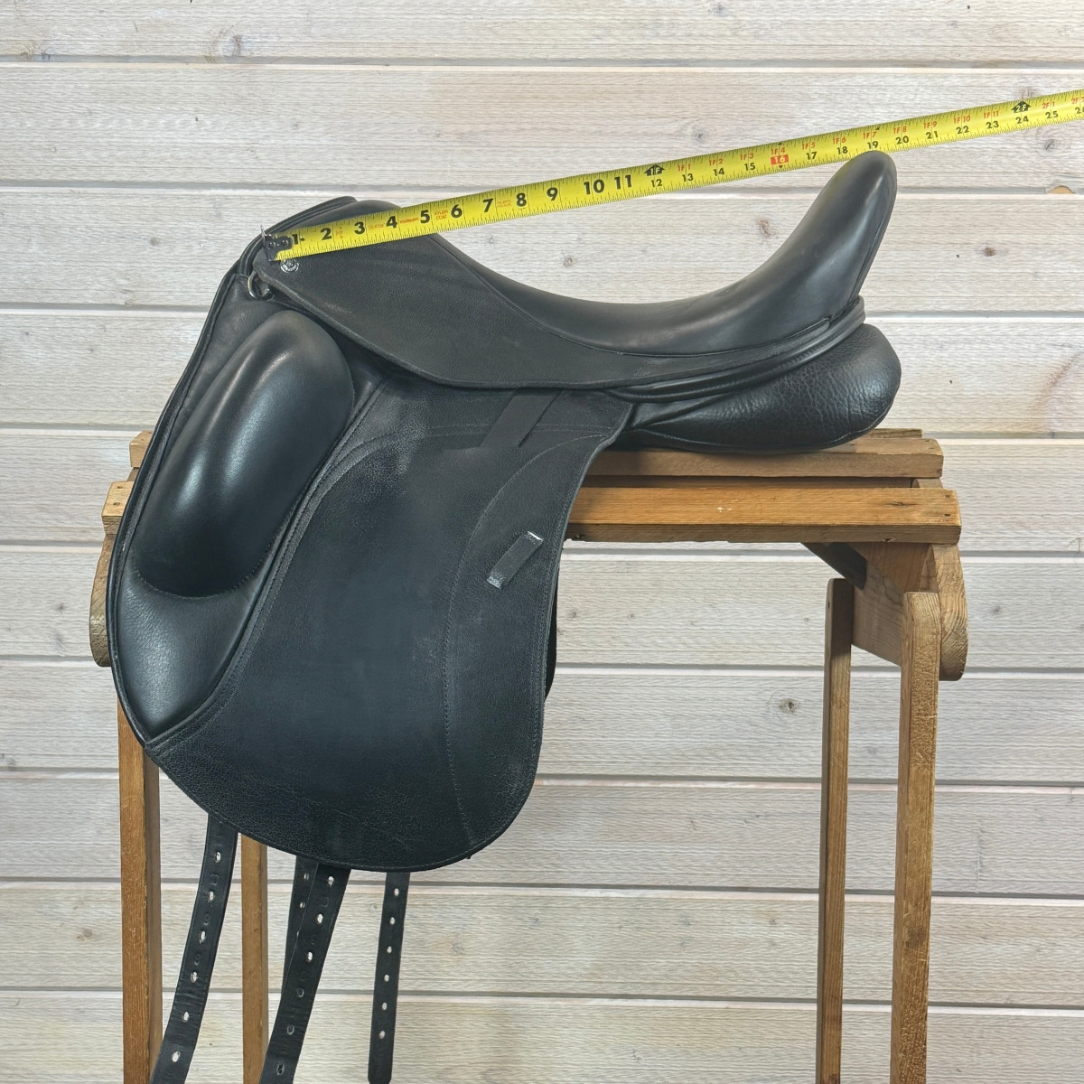 Used Custom Saddlery Wolfgang Omni Monoflap Dressage Saddle 18/MW