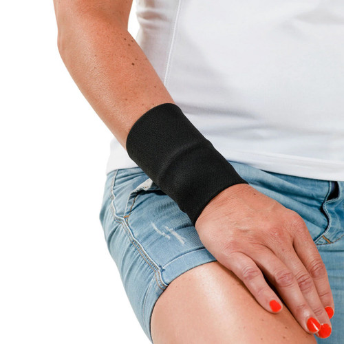 Back on Track Wrist Support IN USE