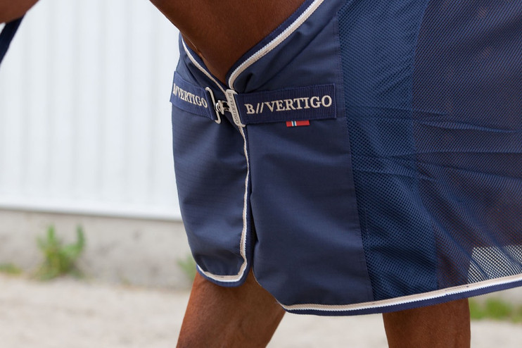 B Vertigo Kansas Mesh Cooler
front closure