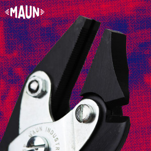 Maun Side Cutter Parallel Plier For Hard Wire Spring 140 mm close up of the jaws with cutter, showing serrations on jaws