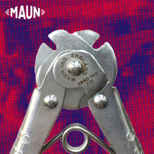 Maun Shear Nose Soft Wire Cutter 100 mm close up of the jaws, cutters and return spring that's in the handles