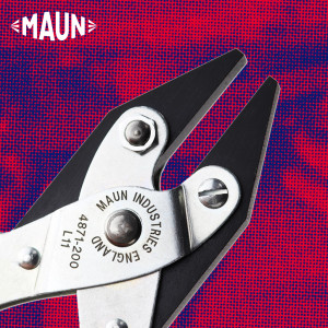 Maun Smooth Jaws Flat Nose Parallel Plier Return Spring 200 mm close up of open jaw