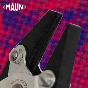 Maun Flat Nose Parallel Plier 140 mm close up of the serrated jaws with the V slot