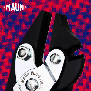Maun Side Cutter Parallel Plier For Hard Wire Comfort Grips 160 mm close up of the jaws and the cutter