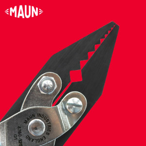 V Notch 0.4 mm To 6.0 mm Jewellery Wire Holding Parallel Plier 125 mm on a red background showing the V-notch in the jaws
