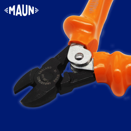Maun 1000V Insulated Diagonal Cutting Plier For Hard Wire Comfort Grips 140 mm close up of the sharp cutting edges when the plier is open