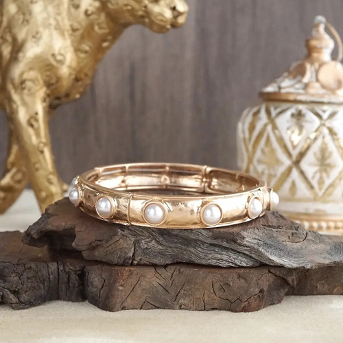 Slim textured gold stretch bangle with luminous pearl-inspired accents