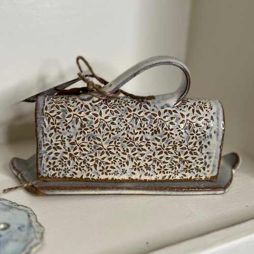 alabama-vitrified-rectangular-butter-dish-cream-pine-apple-al-clay.jpg


Handcrafted Alabama Vitrified rectangular butter dish in cream glaze made from Pine Apple Alabama clay