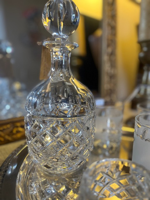 Bring timeless charm to your home with this vintage Towle lead crystal decanter. Designed with the brilliant crosscut diamond pattern and original stopper, it's a collectible piece that adds sparkle and sophistication to any setting. Bring timeless charm to your home with this vintage Towle lead crystal decanter. Designed with the brilliant crosscut diamond pattern and original stopper, it's a collectible piece that adds sparkle and sophistication to any setting.