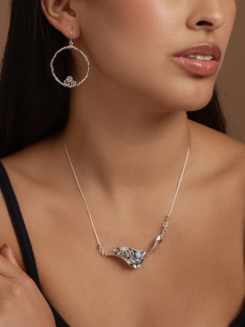 N5805 - Beautiful design silver necklace with leafs and Opal