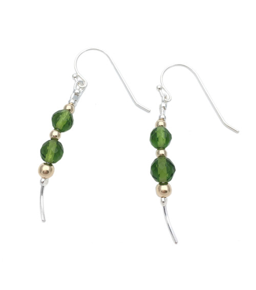 E572-PE - Pretty delicate earrings with Peridot glass and gold beads