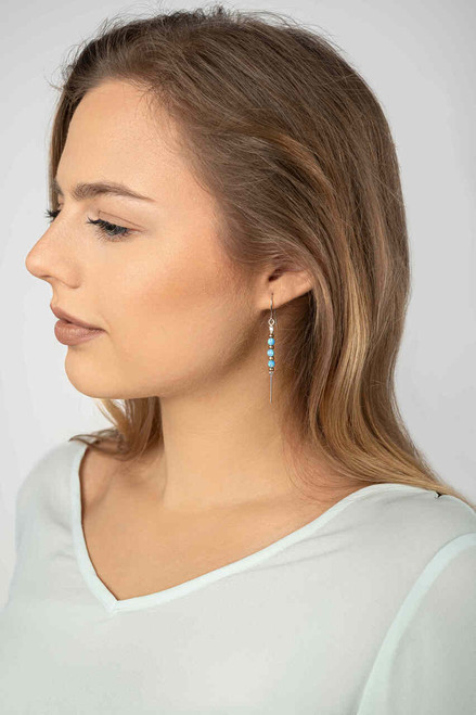 E113 - Op - Pretty earrings with Opal and gold beads