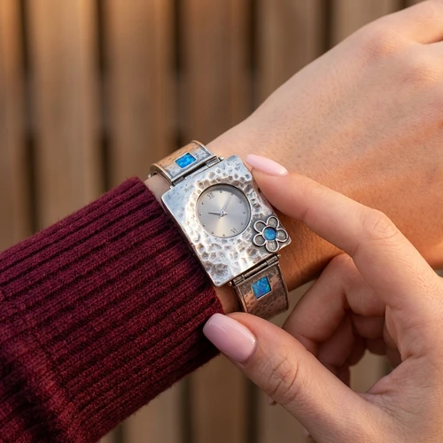 W00068 - Chunky silver watch with flower