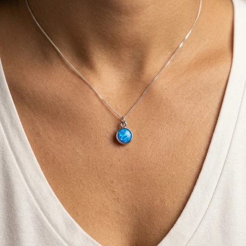 N04326 - Simple classic pendant with Opal