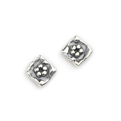 ASE105 - 925 square studs with flower. 