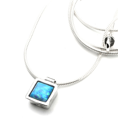 ASN109 - Simple pretty pendant with square opal 