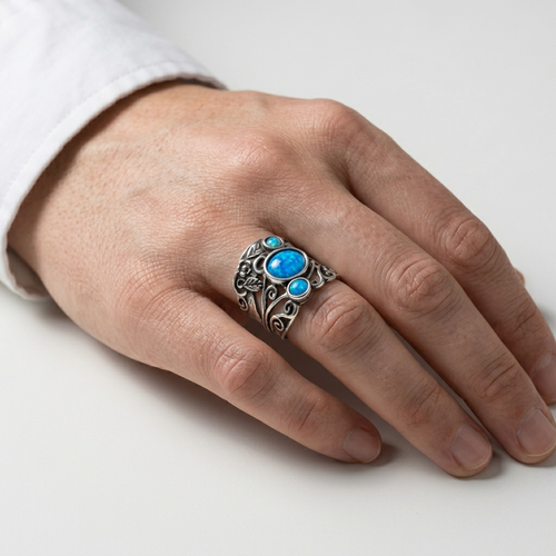 R01154 - Unique statement ring with large Opal and lovely details