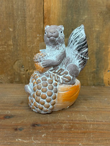 Resin Squirrel on Acorn 4.5" Resin Squirrel on Acorn 4.5"