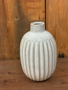 6 .5 " WHITE CERAMIC VASE 6 .5 " WHITE CERAMIC VASE